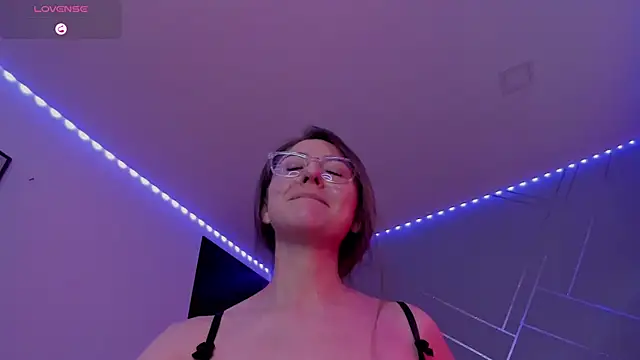 Snapshot of Ich_Bin_Julia chatting on February 13, 5:44 pm Ich Bin Julia online show from February 13, 5:44 pm