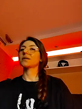 Snapshot of Ich_Bin_Julia chatting on December 1, 10:42 am Ich Bin Julia online show from December 1, 10:42 am