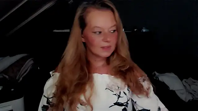 Snapshot of roxanna24 chatting on July 8, 8:02 pm roxanna24 online show from July 8, 8:02 pm