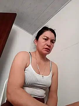 Snapshot of renata_hot1 chatting on December 26, 1:32 pm renata hot1 online show from December 26, 1:32 pm
