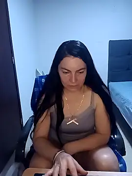 Snapshot of renata_hot1 chatting on February 23, 1:02 am renata hot1 online show from February 23, 1:02 am