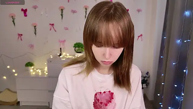 b4by LoL1 online show from March 13, 8:15 am