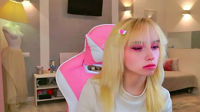 b4by LoL1 online show from February 22, 2:37 pm