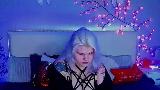 JoannLowe online show from December 14, 8:13 pm