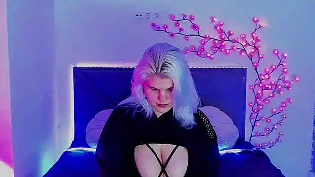 JoannLowe online show from February 23, 8:17 pm