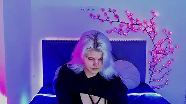 JoannLowe online show from April 1, 7:55 pm