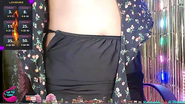 Snapshot of Hot_chocolate__ chatting on December 15, 9:20 pm Hot chocolate   online show from December 15, 9:20 pm