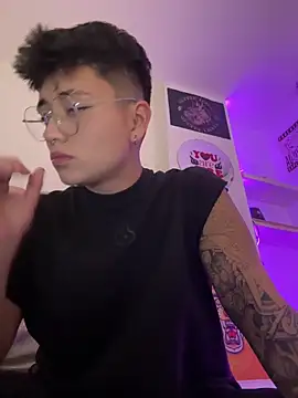 Snapshot of Ashley_Chriss chatting on February 5, 12:42 am Ashley Chriss online show from February 5, 12:42 am