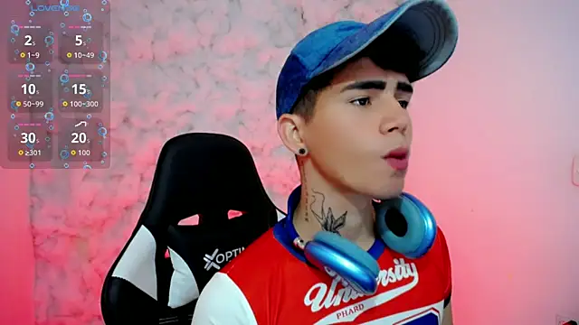 Snapshot of Tayson_Rivers chatting on November 10, 7:35 pm Tayson Rivers online show from November 10, 7:35 pm