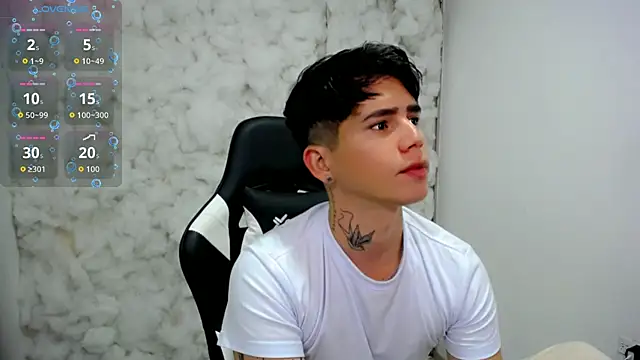 Snapshot of Tayson_Rivers chatting on November 24, 2:11 am Tayson Rivers online show from November 24, 2:11 am