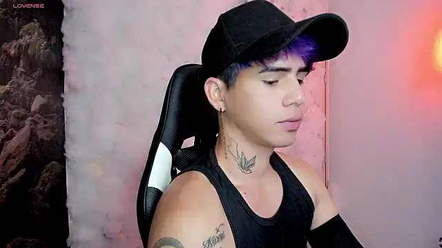 Snapshot of Tayson_Rivers chatting on February 12, 9:54 pm Tayson Rivers online show from February 12, 9:54 pm