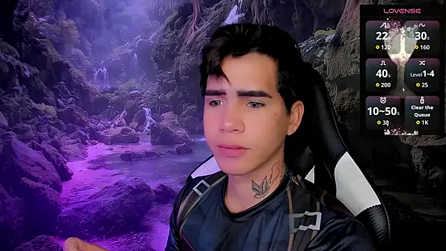 Snapshot of Tayson_Rivers chatting on February 23, 10:40 pm Tayson Rivers online show from February 23, 10:40 pm