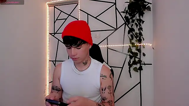 Snapshot of Tayson_Rivers chatting on May 18, 4:02 pm Tayson Rivers online show from May 18, 4:02 pm