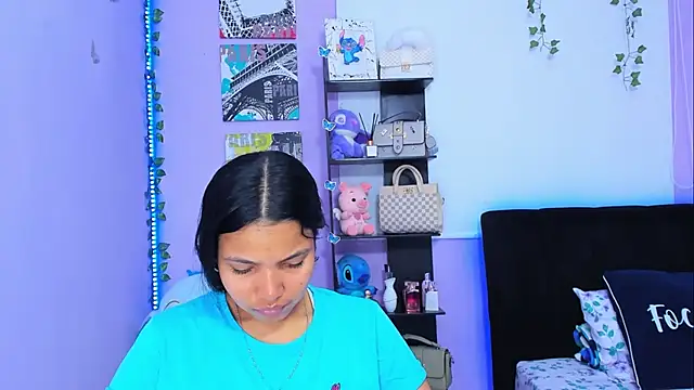 Snapshot of sara_mendez2 chatting on March 7, 4:33 pm sara mendez2 online show from March 7, 4:33 pm