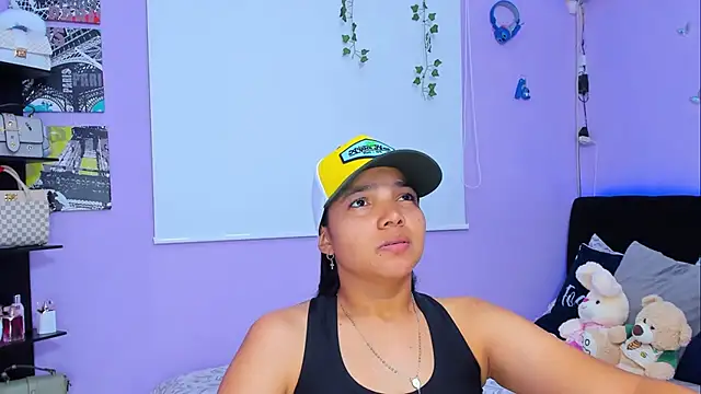 Snapshot of sara_mendez2 chatting on March 10, 11:06 pm sara mendez2 online show from March 10, 11:06 pm