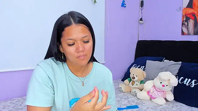 Snapshot of sara_mendez2 chatting on March 22, 12:06 am sara mendez2 online show from March 22, 12:06 am