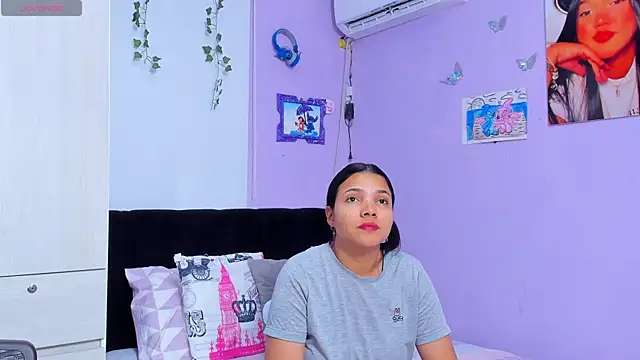 Snapshot of sara_mendez2 chatting on September 13, 10:53 pm sara mendez2 online show from September 13, 10:53 pm