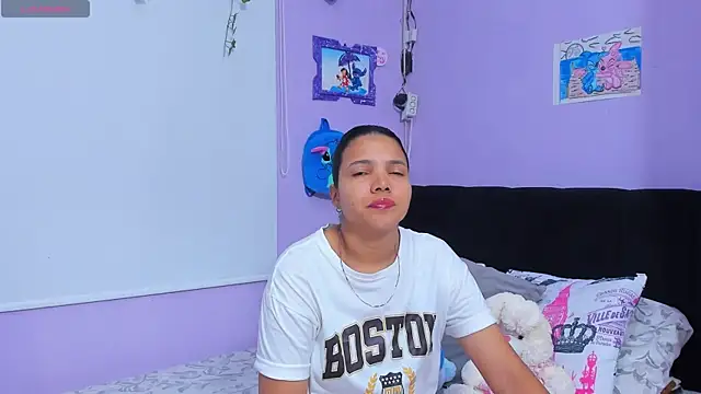 Snapshot of sara_mendez2 chatting on October 4, 10:52 pm sara mendez2 online show from October 4, 10:52 pm