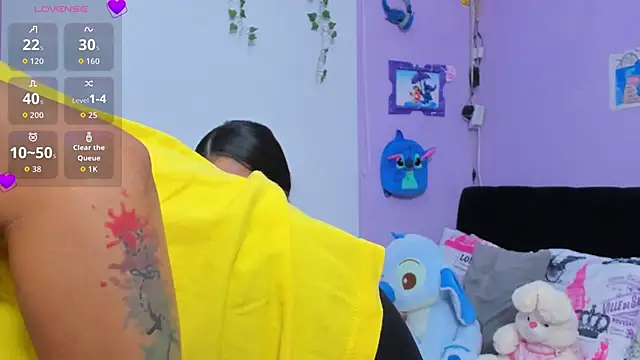 Snapshot of sara_mendez2 chatting on October 11, 12:21 am sara mendez2 online show from October 11, 12:21 am