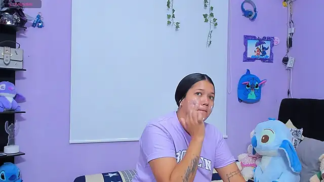 Snapshot of sara_mendez2 chatting on October 16, 11:17 pm sara mendez2 online show from October 16, 11:17 pm