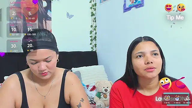 Snapshot of sara_mendez2 chatting on December 1, 11:32 pm sara mendez2 online show from December 1, 11:32 pm