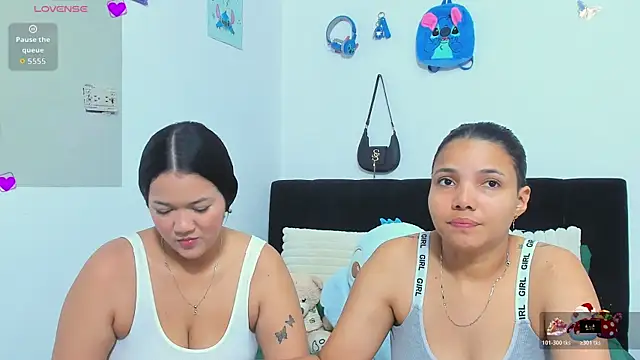 Snapshot of sara_mendez2 chatting on December 18, 1:11 am sara mendez2 online show from December 18, 1:11 am