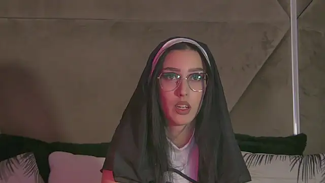 AishaHummer online show from October 31, 8:54 pm