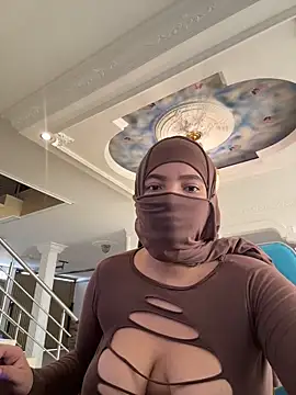 malak nanyy online show from April 4, 2:58 pm