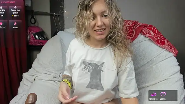 foxy blond online show from February 5, 3:45 am