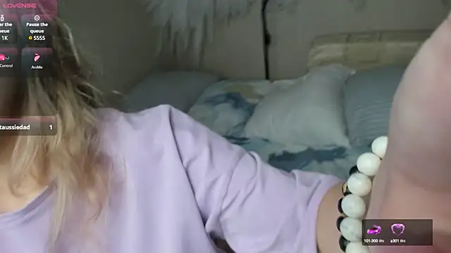 foxy blond online show from February 7, 6:24 am