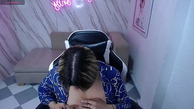 Snapshot of Valerie_b chatting on January 30, 6:13 am Valerie b online show from January 30, 6:13 am