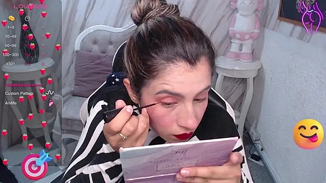 Snapshot of Valerie_b chatting on March 13, 3:11 am Valerie b online show from March 13, 3:11 am