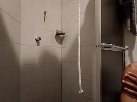 Snapshot of Eliezezeze chatting on January 9, 12:02 am Eliezezeze online show from January 9, 12:02 am