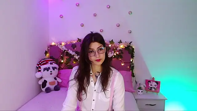 Snapshot of cami_mila9 chatting on December 4, 1:25 am cami mila9 online show from December 4, 1:25 am