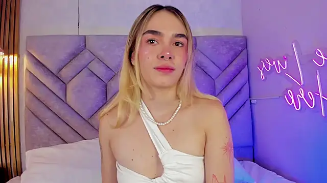 Lucy Vega online show from December 7, 12:13 pm