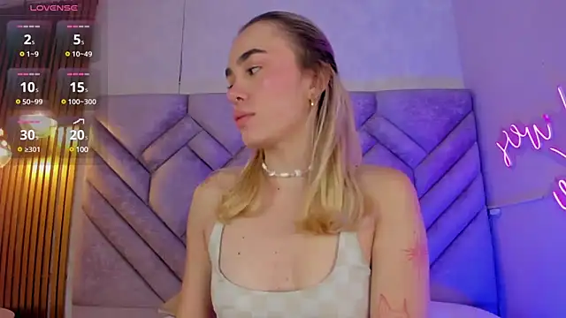 Lucy Vega online show from December 21, 11:33 am