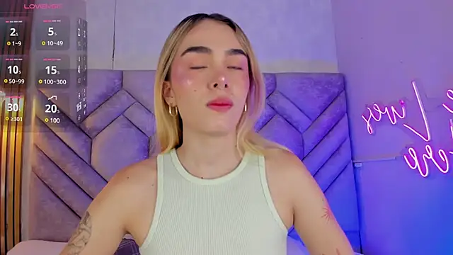 Lucy Vega online show from December 24, 11:17 am