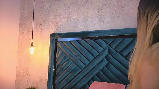 Lucy Vega online show from October 5, 4:00 am