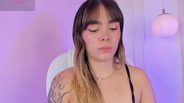 Lucy Vega online show from November 17, 3:45 am