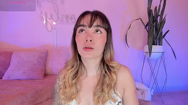 Lucy Vega online show from December 19, 5:25 am