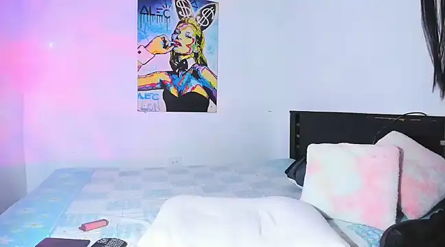 xhellend07x online show from December 4, 7:45 pm