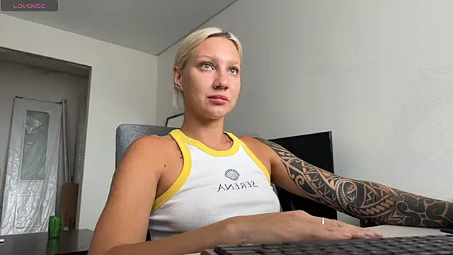Snapshot of AnneBall chatting on July 17, 8:32 am AnneBall online show from July 17, 8:32 am