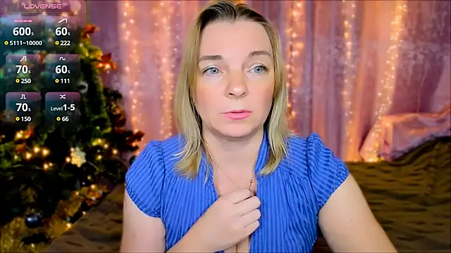 Snapshot of Regina__blue chatting on January 6, 9:11 pm Regina blue online show from January 6, 9:11 pm