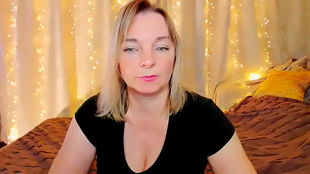 Regina  blue online show from October 28, 3:58 pm