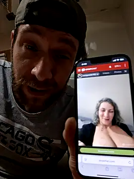 Snapshot of SmokingSloth chatting on February 28, 12:44 am SmokingSloth online show from February 28, 12:44 am