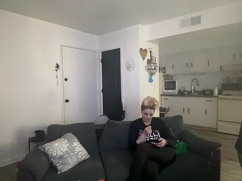 Snapshot of SpunCandy chatting on February 5, 3:44 am SpunCandy online show from February 5, 3:44 am