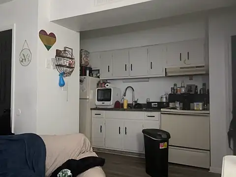 Snapshot of SpunCandy chatting on February 6, 11:13 am SpunCandy online show from February 6, 11:13 am