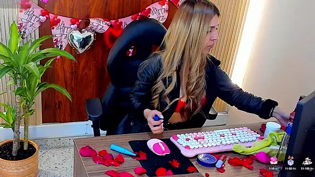 EvaaLovia1 online show from February 14, 1:51 pm