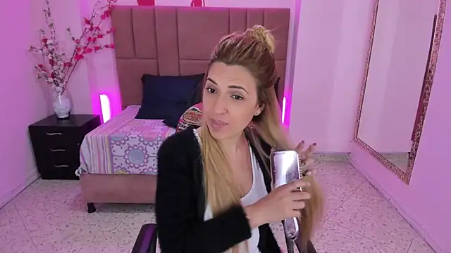 EvaaLovia1 online show from March 11, 1:45 pm