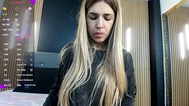 Snapshot of EvaaLovia1 chatting on March 28, 1:33 pm EvaaLovia1 online show from March 28, 1:33 pm